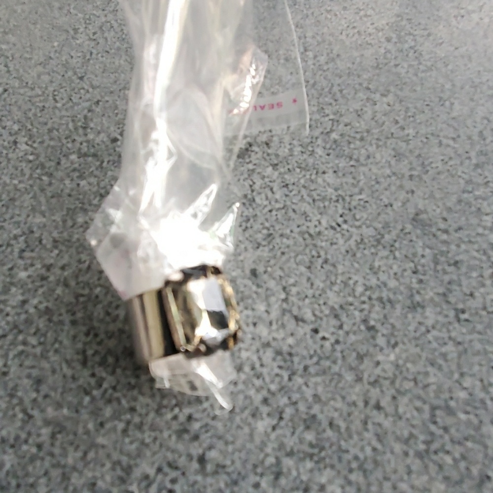 Ring - Picture 3 of 3
